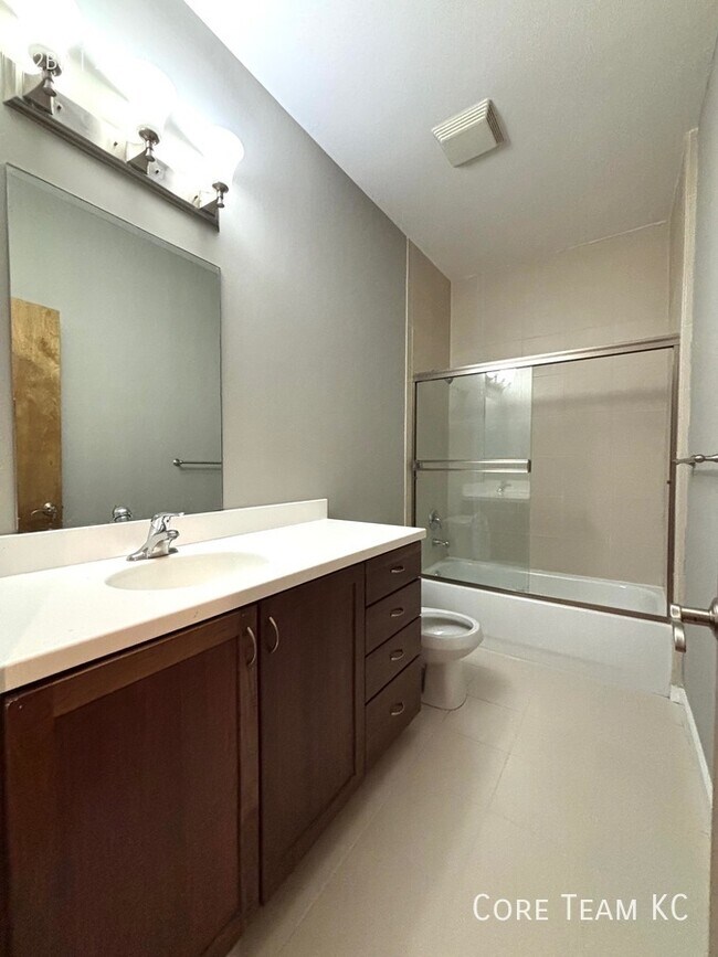 Building Photo - 2911 Cherry St