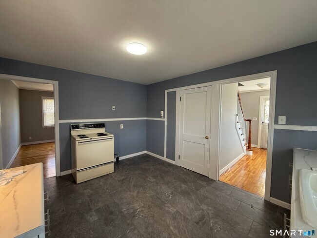 Building Photo - 31 Waterbury Rd