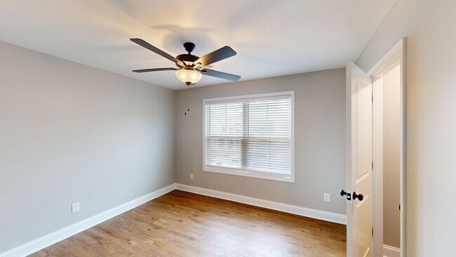 Building Photo - Columbia, TN 2 Bed/2.5 Bath Townhome With ...