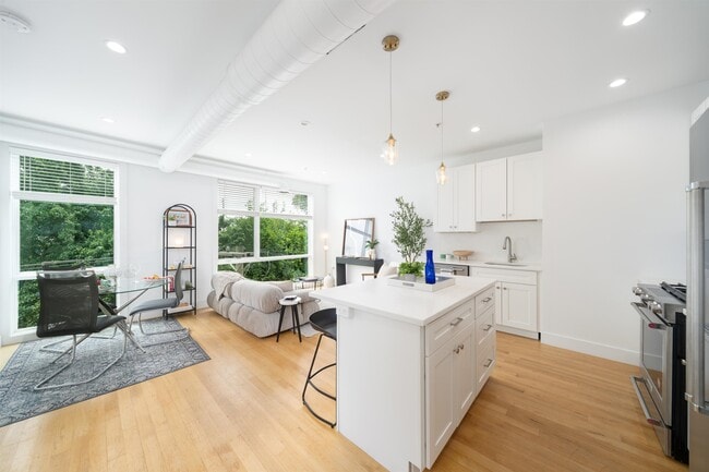 Building Photo - 414-16 1st St