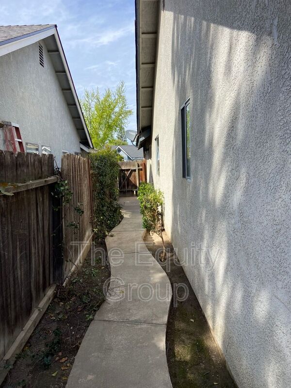 Building Photo - 5817 W Crowley Ave