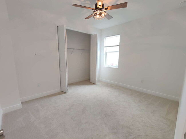 Building Photo - 8173 Sternway Rd