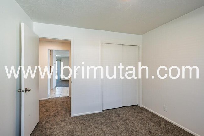 Building Photo - 4809 S 1740 E