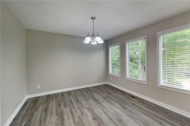 Building Photo - 6606 Catawba Dr