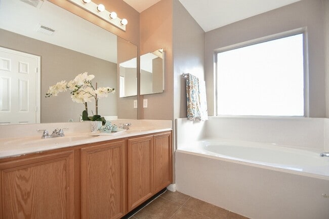 Building Photo - 16414 Pademelon Dr