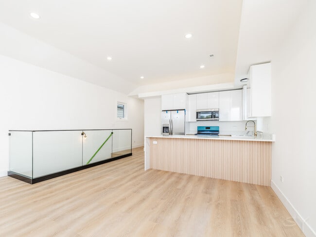 Building Photo - 1245 S Fairfield Ave