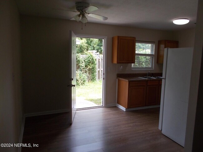 Building Photo - 5730 Cruz Rd