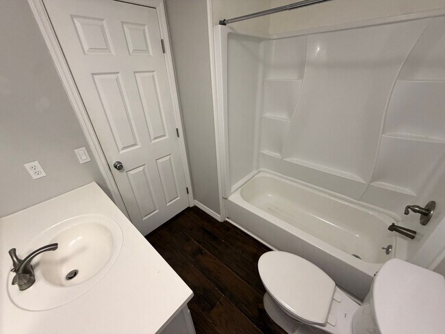 Building Photo - Charming 2BR/1.5BA Townhome - Ideal Location in Port Orange