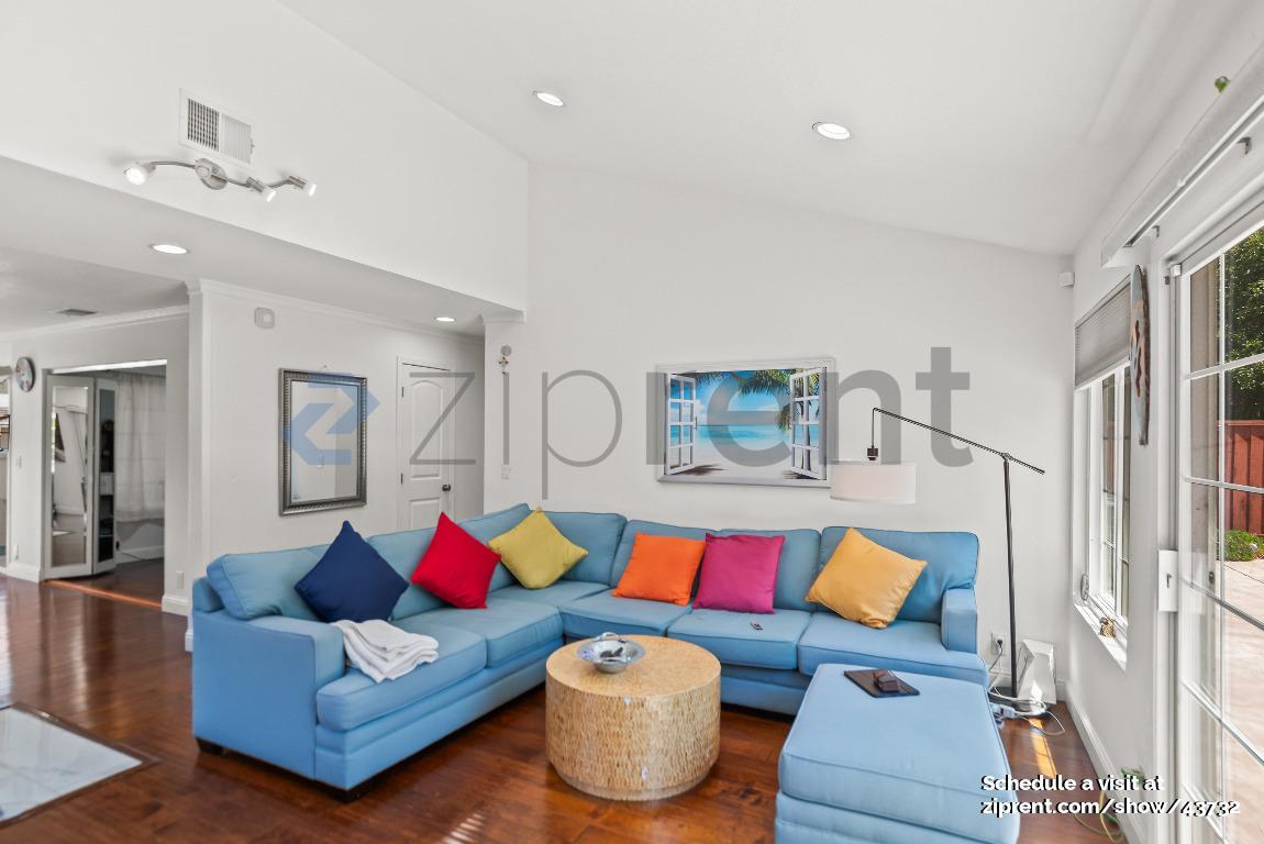 Building Photo - 5947 Southmont Ct
