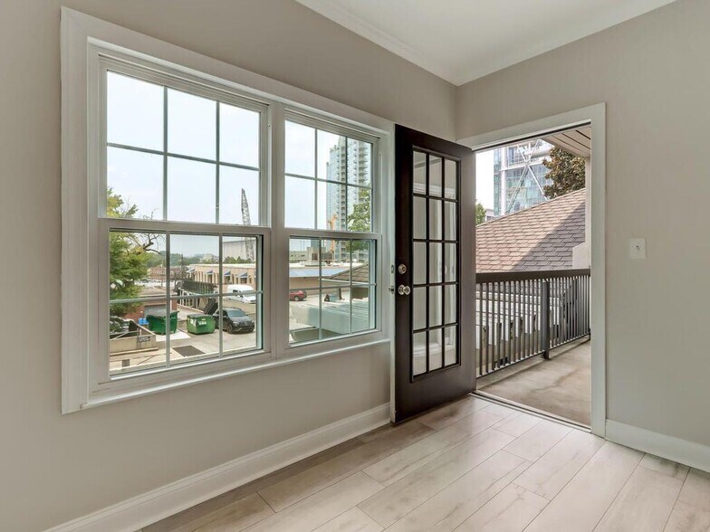 Building Photo - 1074 Peachtree Walk NE