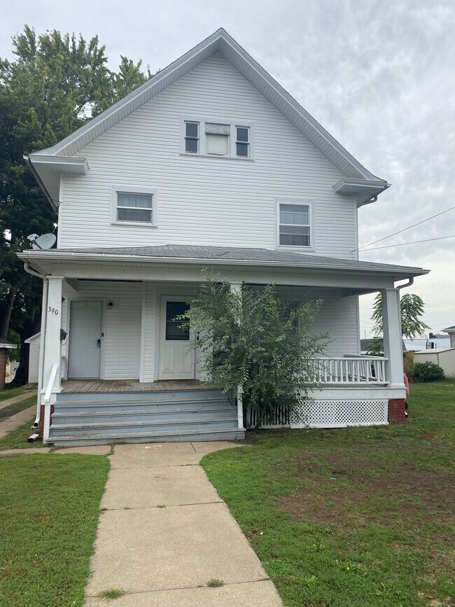 Building Photo - 3901 3rd Ave