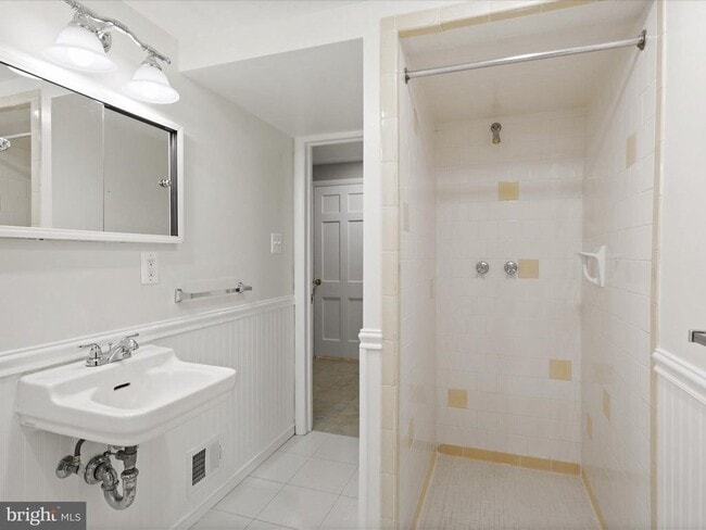 Building Photo - 1919 Kenbar Ct