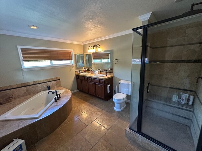 Building Photo - Charming Mayfair Townhome with Private Roof Top Deck- Move in Feb 1st- Flexible Lease Terms!