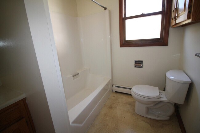 Building Photo - 76 Franklin St