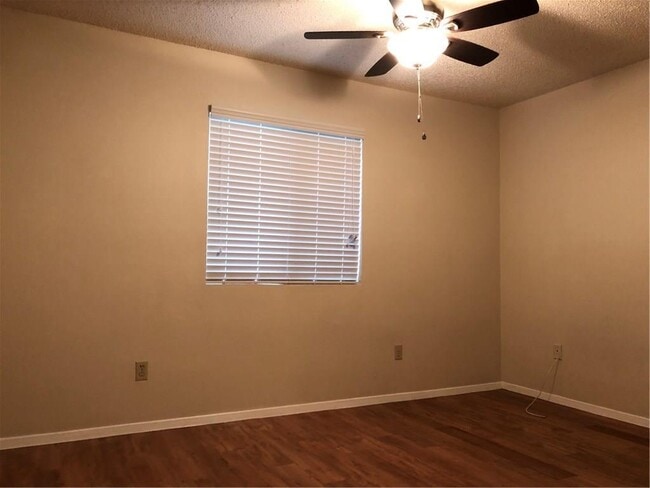 Building Photo - 6907 Woodhue Dr