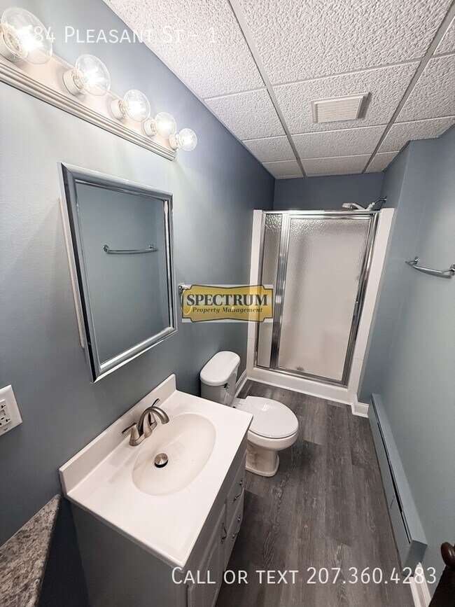 Building Photo - 584 Pleasant St