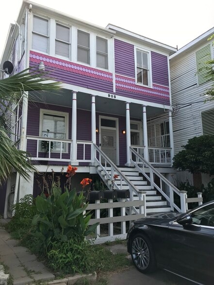 Historic 4-plex near Broadway - 905 20th St