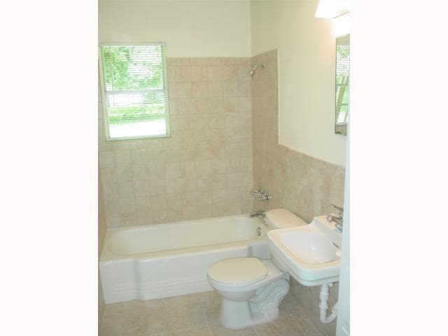 Building Photo - 1514 Glencrest Dr