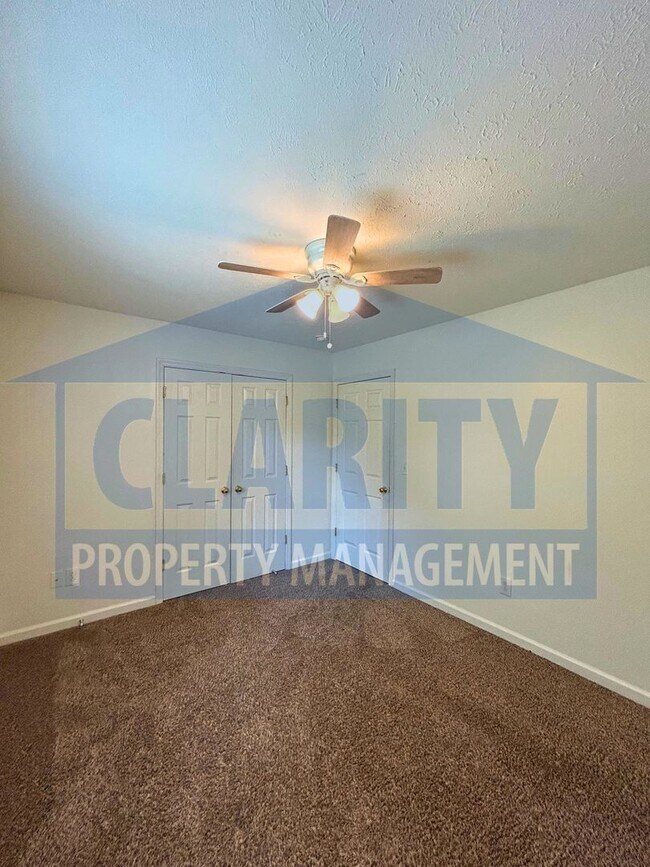 Building Photo - Single level three bedroom home!