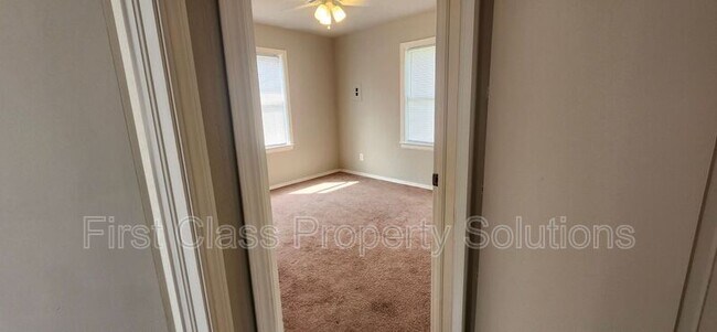 Building Photo - 407 E Rickenbacker Dr