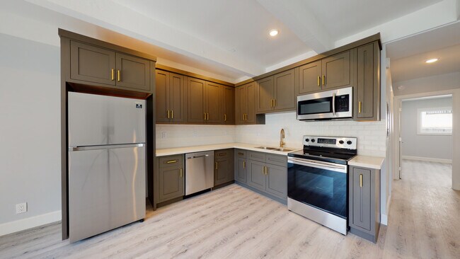 Building Photo - 730 S Serrano Ave