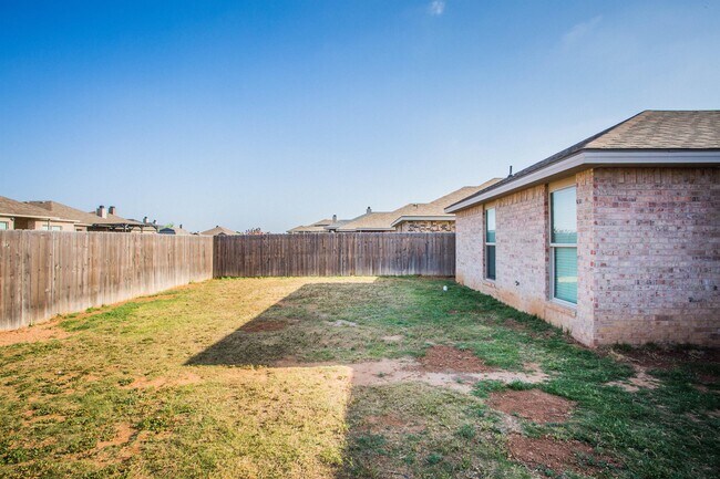 Building Photo - 14412 Vernon Ave