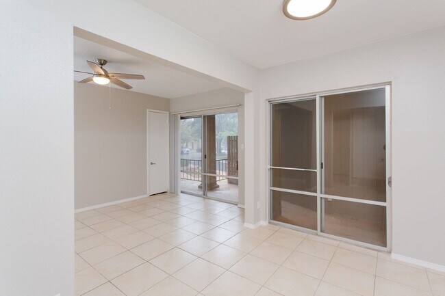 Building Photo - Beautiful Townhome in Alamo Heights!!