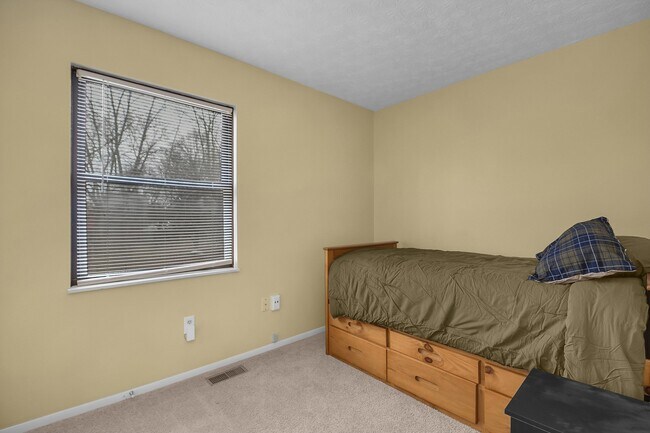 Building Photo - 6590 Bennell Dr