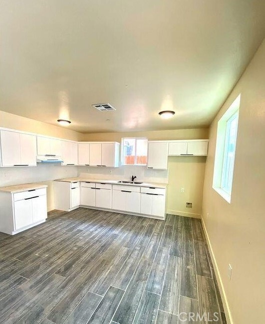 Building Photo - 1128 E 28th St