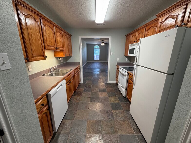 Kitchen - 421 W Thomas St