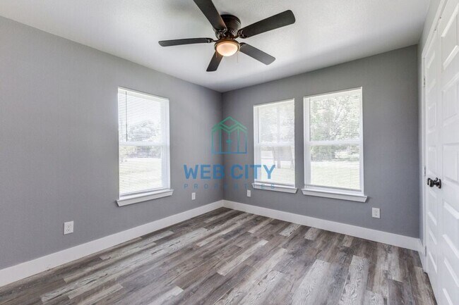 Building Photo - 13329 Lenosa Ln