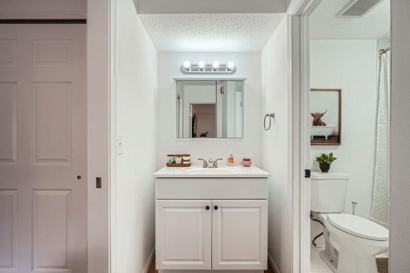 Building Photo - 806 Old Settlers Trail