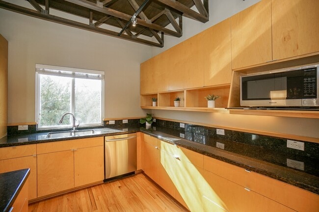 Building Photo - 228 Willard St