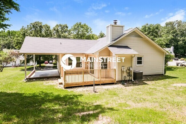 Building Photo - 3 Bedroom Pet-Friendly Home in Greensboro, NC with Main Street Renewal