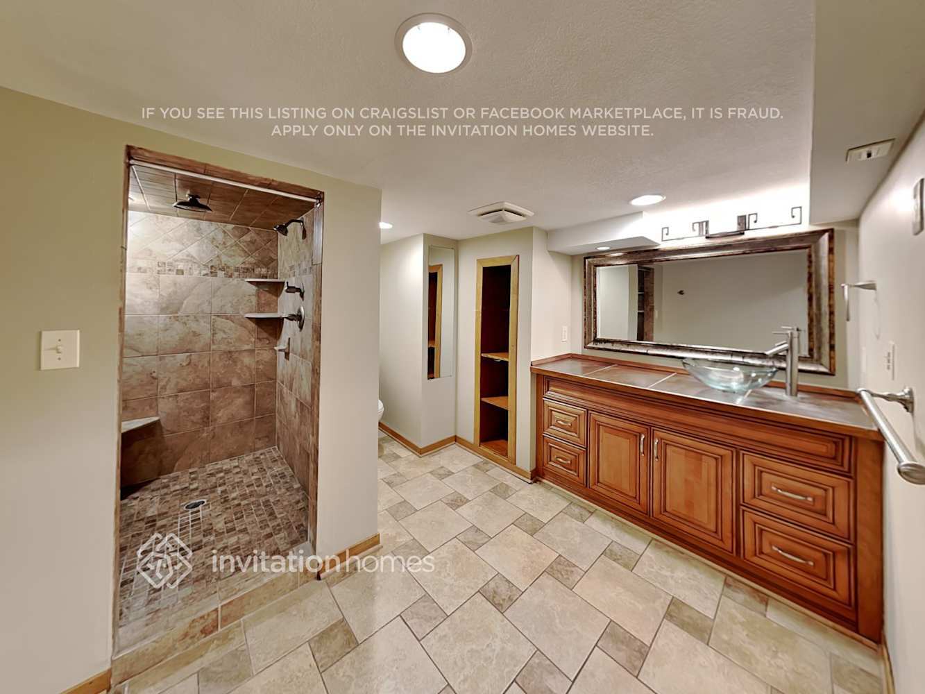 Building Photo - 302 Zinnia Ln N