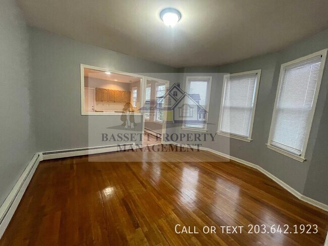 Building Photo - 25 Cumley St