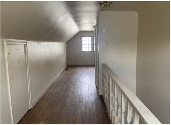 Building Photo - Cute 3 bedroom 1 bathroom house