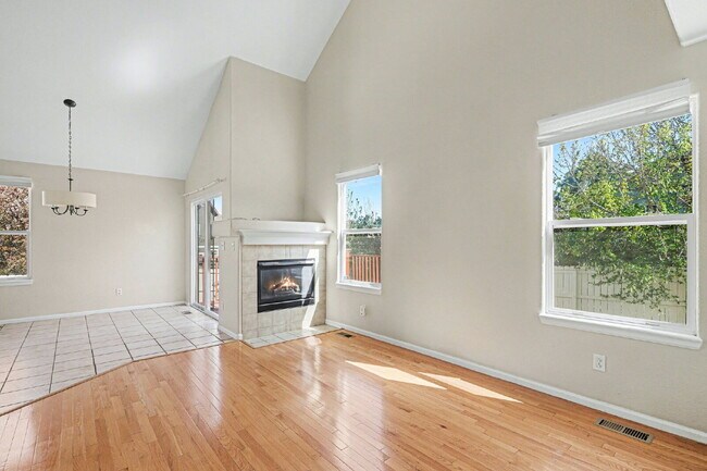 Building Photo - 12584 S Beaver Creek Way