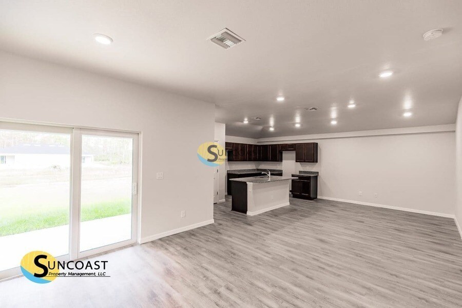 Building Photo - 3849 Hollycrest St