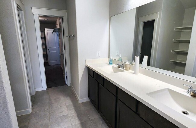 Building Photo - 16342 Rockdale Landing Dr