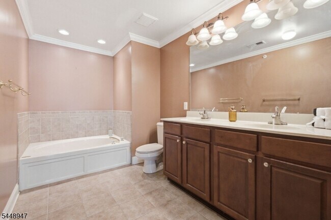 Building Photo - 408 Donato Cir