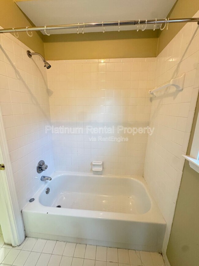 Building Photo - 425 Water Shadow Ln