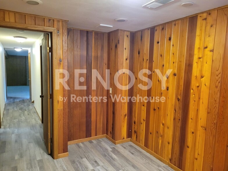 Building Photo - 5408 Creekview Ln-