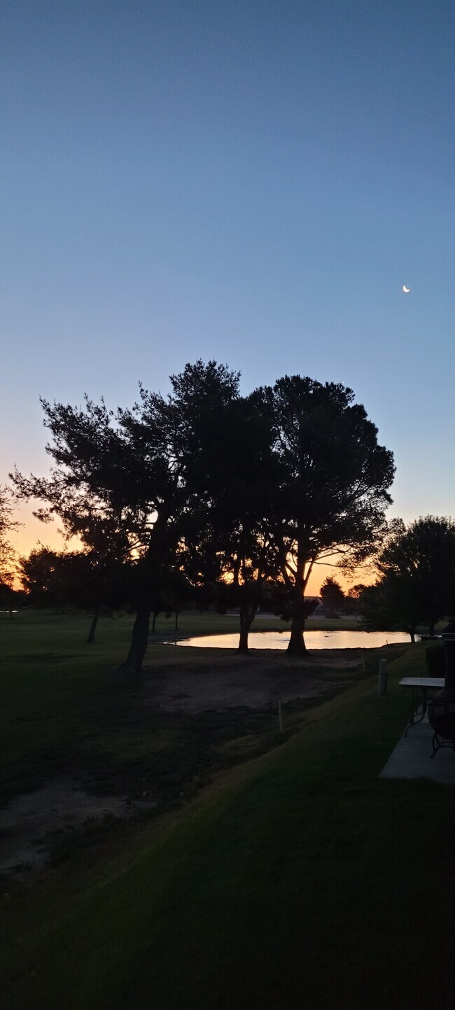 Building Photo - 27535 Lakeview Dr