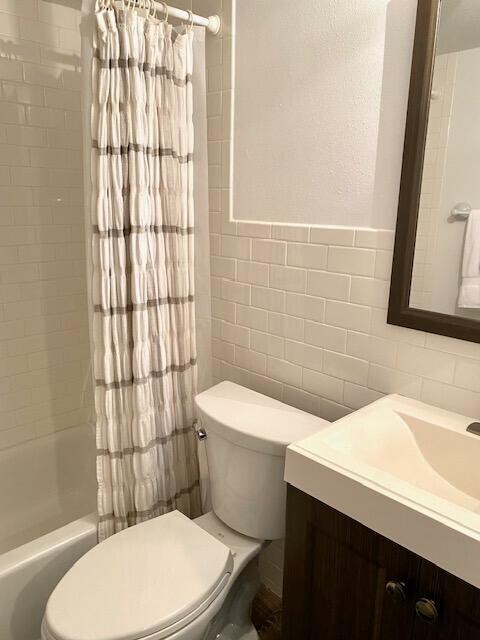 Building Photo - 8500 Ridgewood Ave