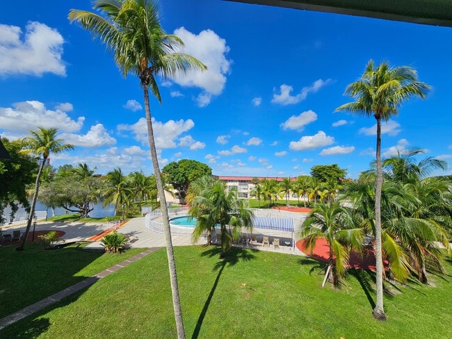 Building Photo - 1450 NE 191st St