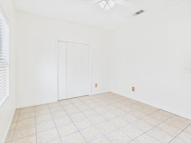 Building Photo - Nice 3 bedroom Duplex Rental
