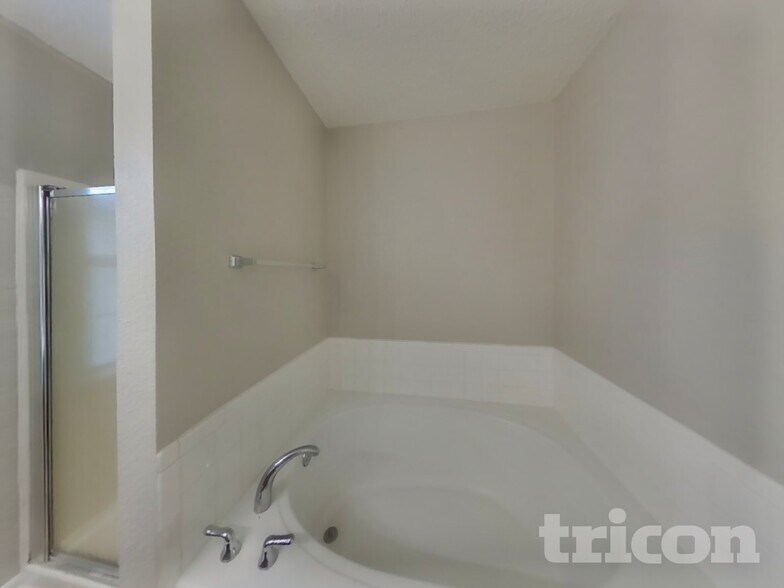 Building Photo - 1411 Blue Brook Way
