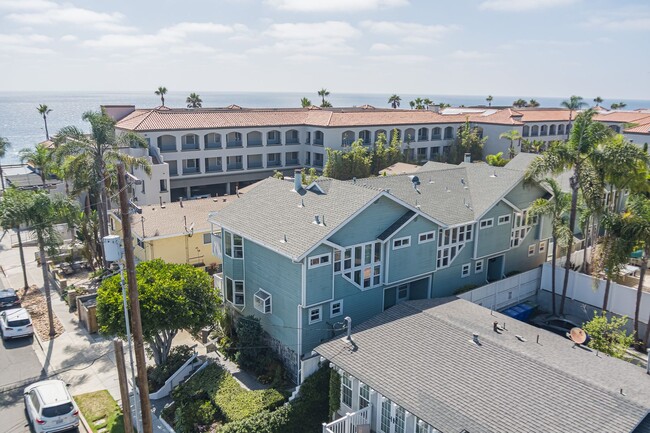 Building Photo - Carlsbad Village Furnished 2 bedroom/2 bath Long Term