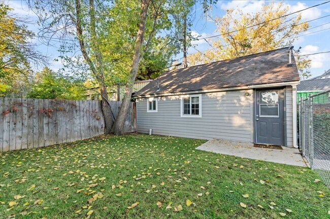 Building Photo - Private Boise Bench Studio Home